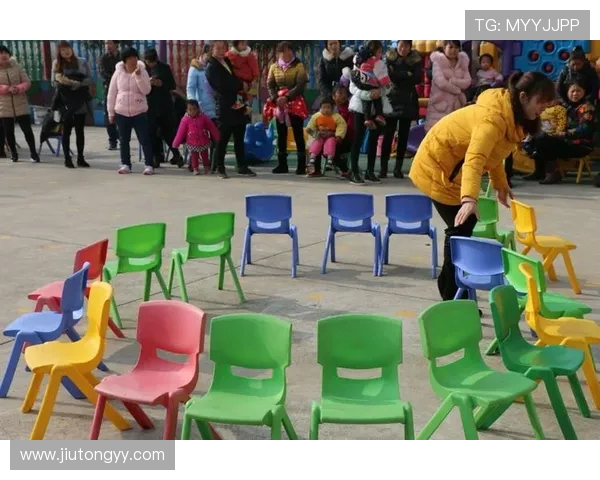 适合小班人多一起参与的趣味互动性强的幼儿园室内游戏推荐